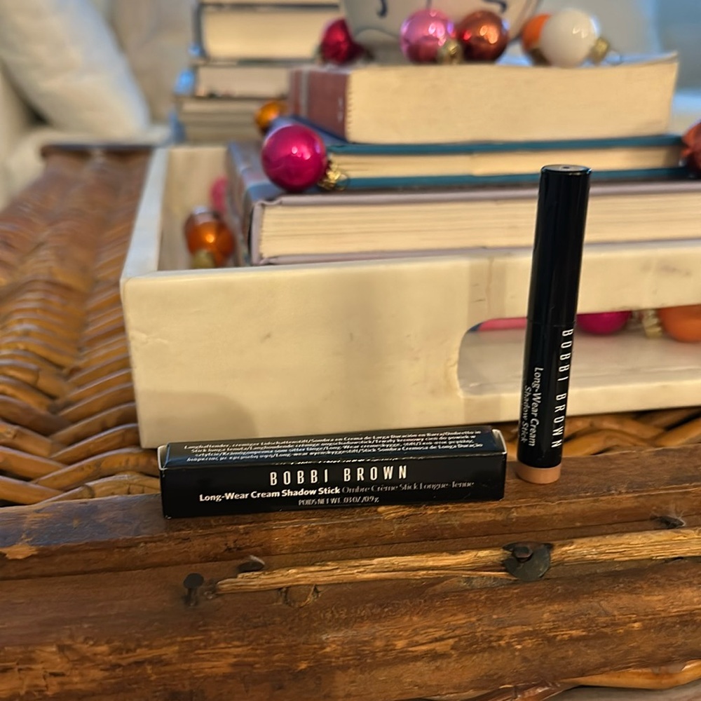 NIB. Bobbi Brown. Long wear cream shadow stick. Golden pink. 0.30 oz.
